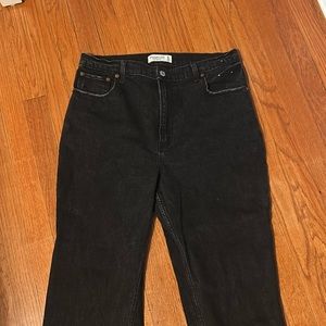Abercrombie & Fitch Ultra High Rise Ankle Straight Black Jean size 31/12
